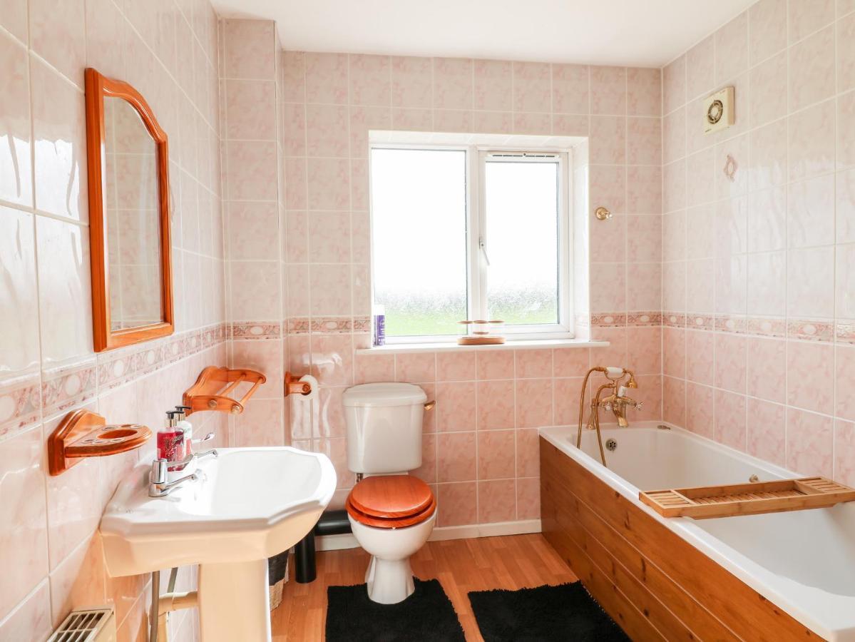 Tixall Manor Farm Стафорд Екстериор снимка