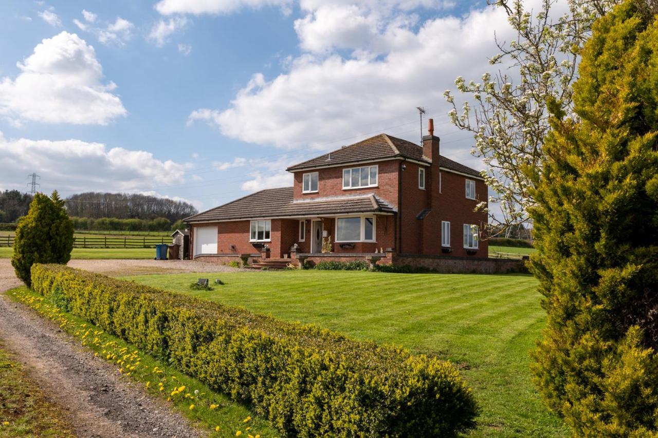 Tixall Manor Farm Стафорд Екстериор снимка