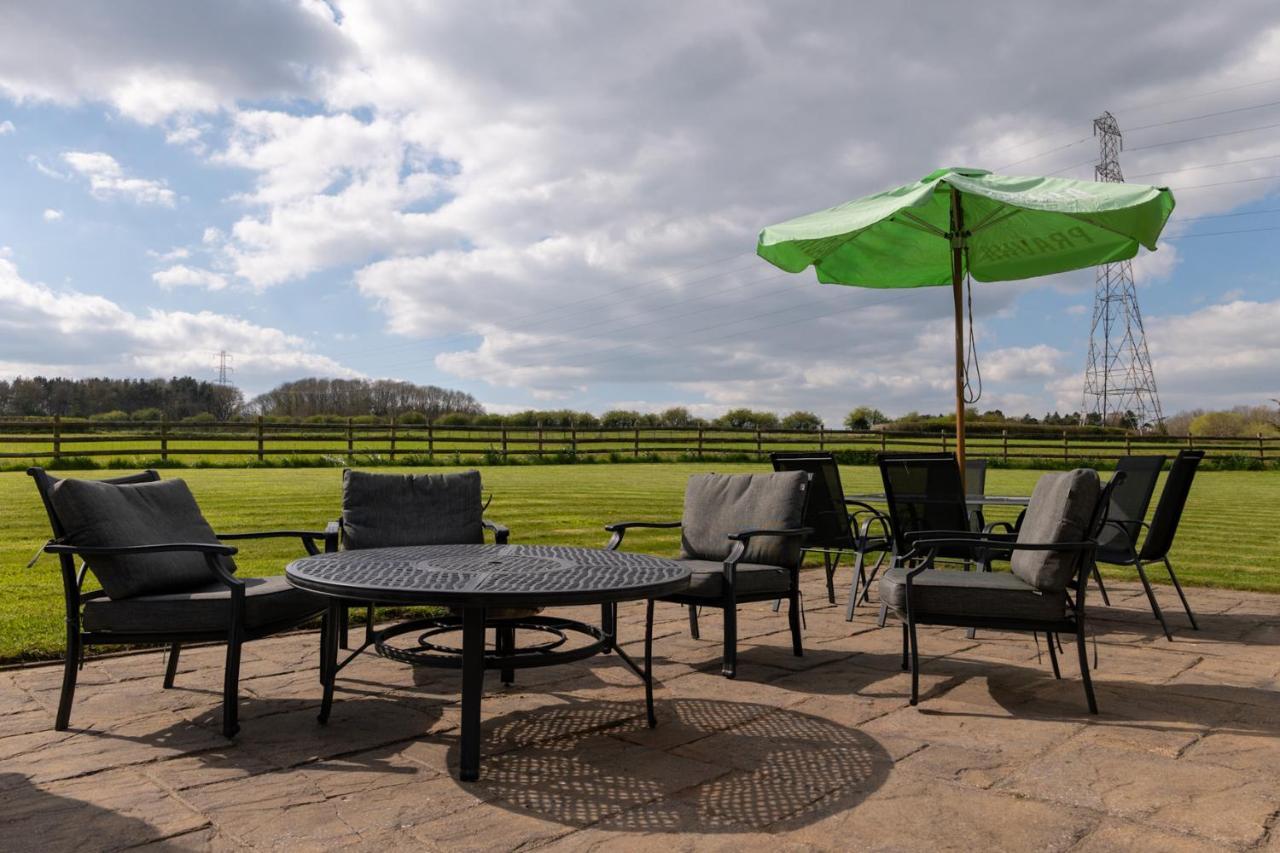 Tixall Manor Farm Стафорд Екстериор снимка