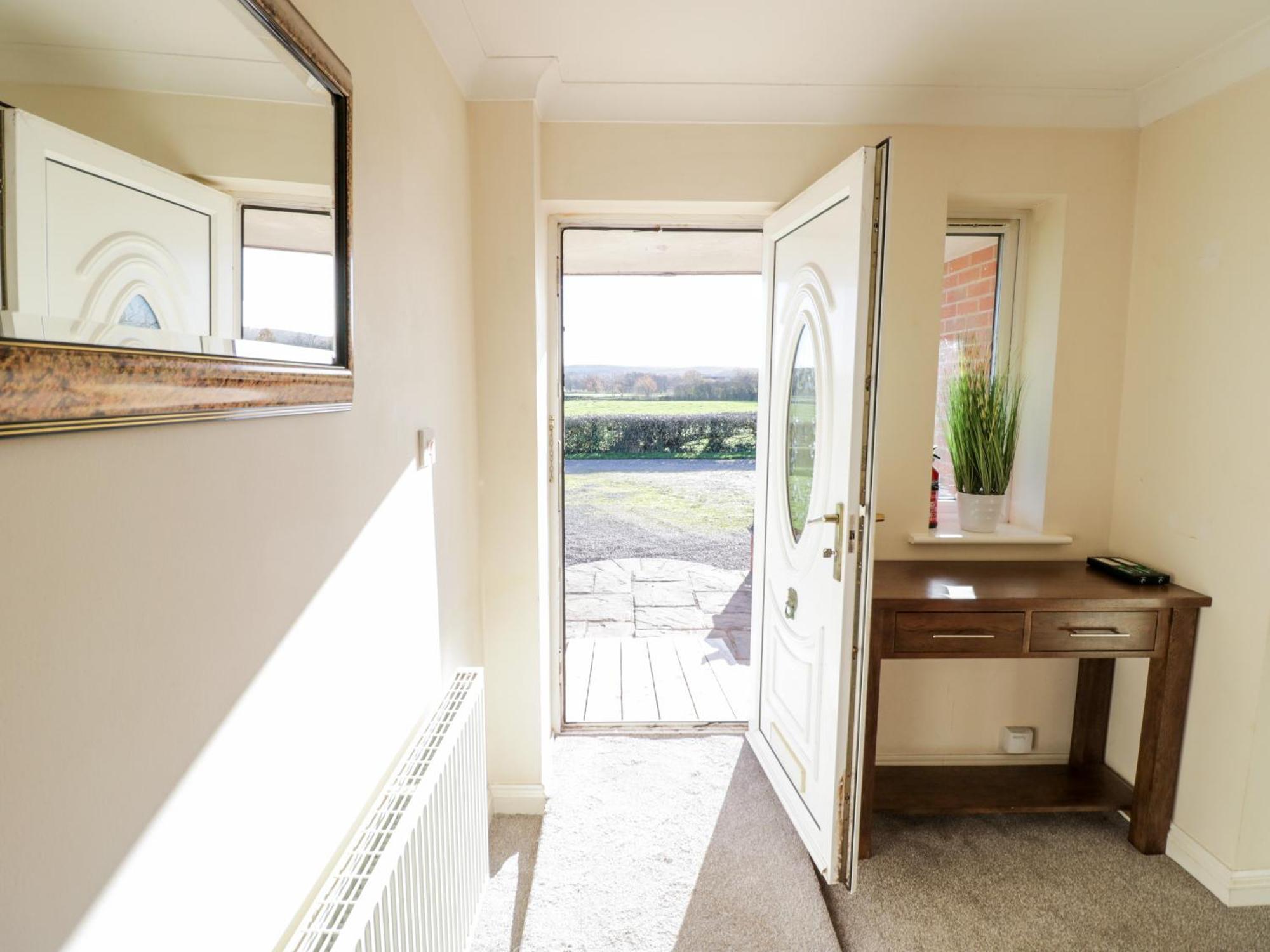 Tixall Manor Farm Стафорд Екстериор снимка